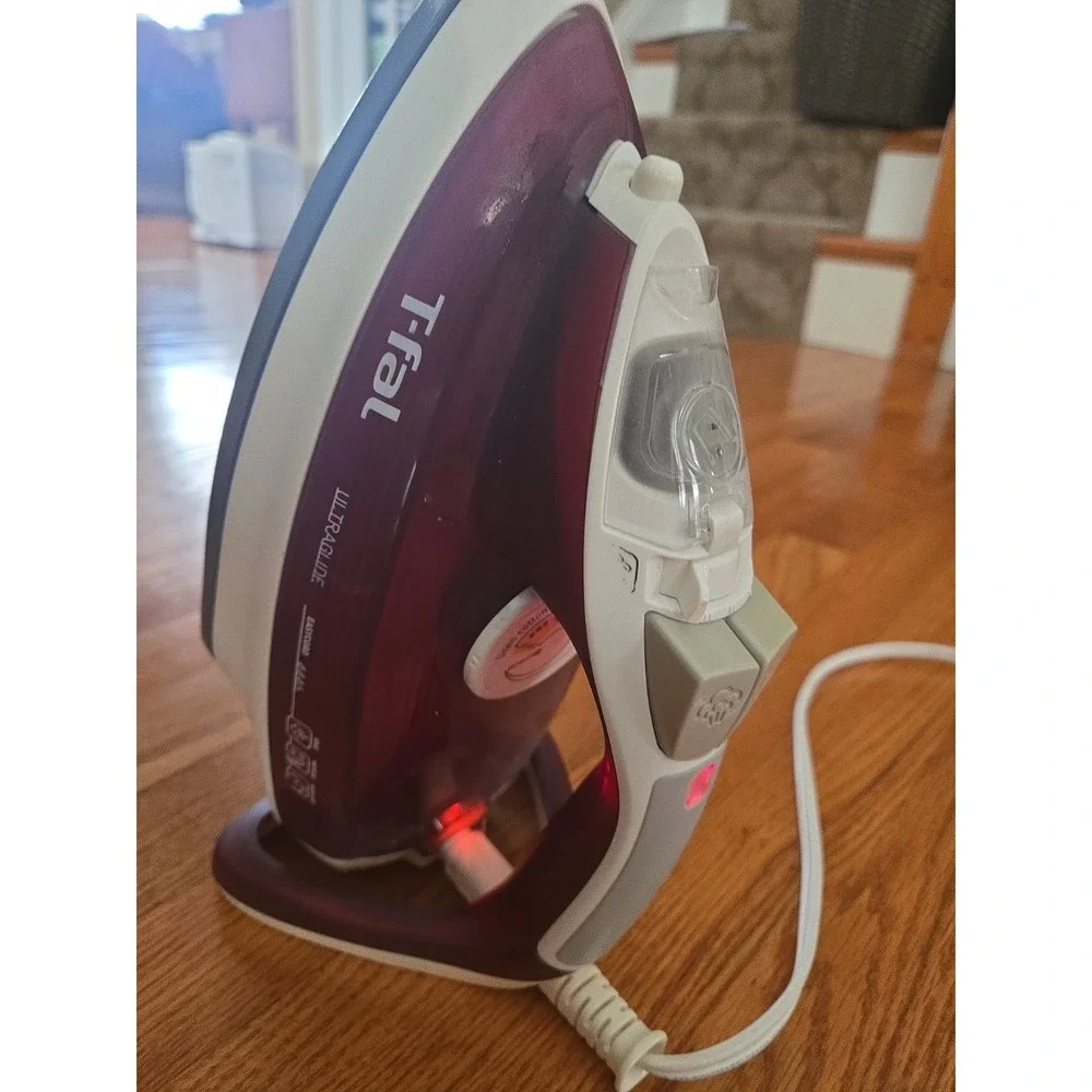 T-Fal 1700W Ultra glide FV4446 Steam Iron Easy cord‎ 3-way Auto Shut-Off